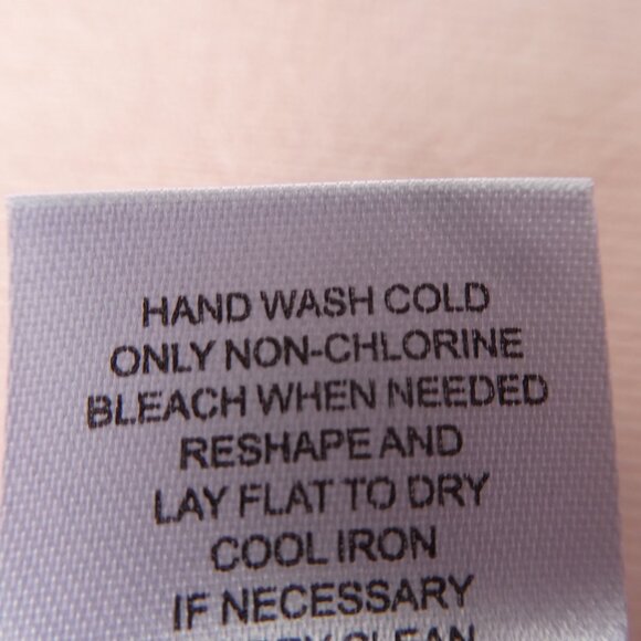 T Tahari Pink Knit Cardigan Pearlized Gold Rimmed Button Front L Librarian Large - Picture 9 of 9